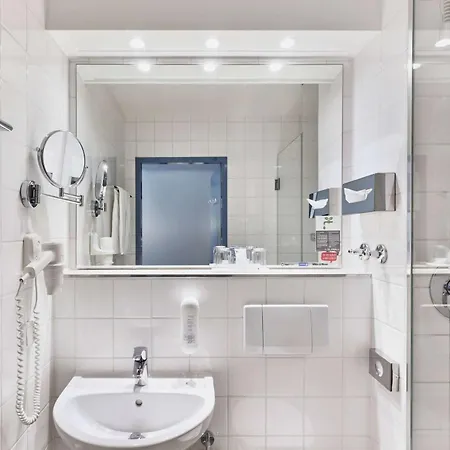 Ξενοδοχείο H+ Frankfurt Airport West 4*