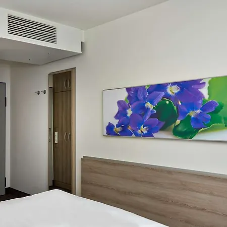 H+ Frankfurt Airport West Hotel