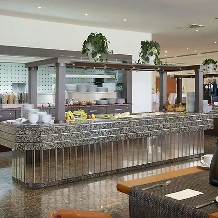 H+ Frankfurt Airport West Отель 4*