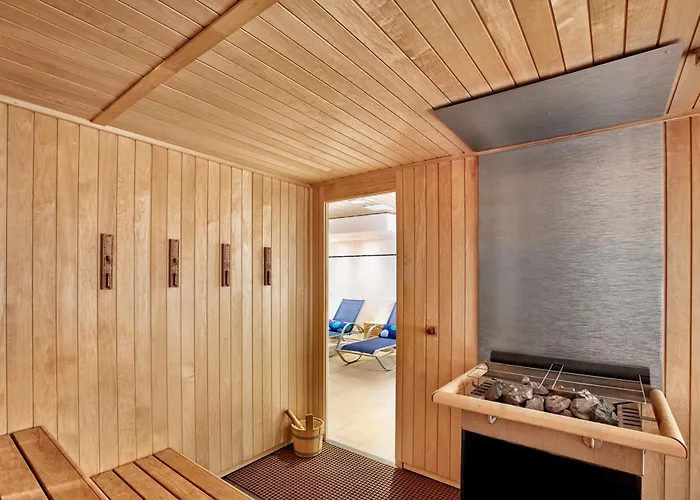 H+ Frankfurt Airport West Hotel 4*