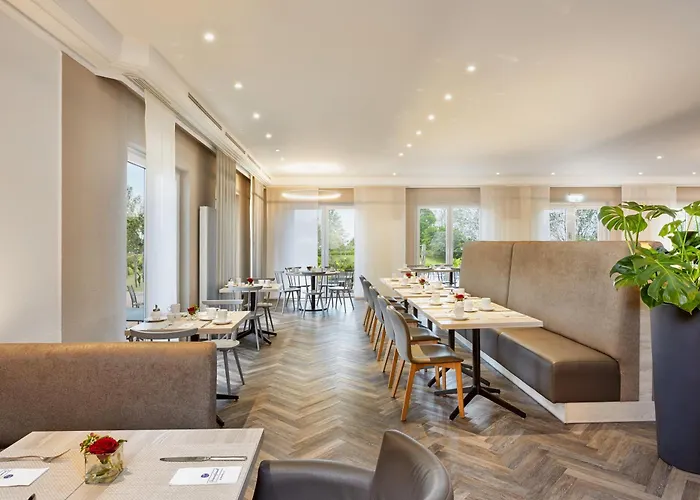 H+ Frankfurt Airport West 4*