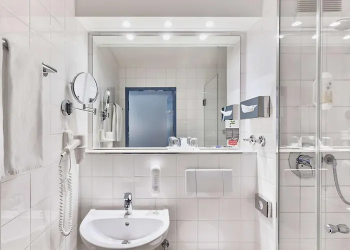 Hotel H+ Frankfurt Airport West 4*