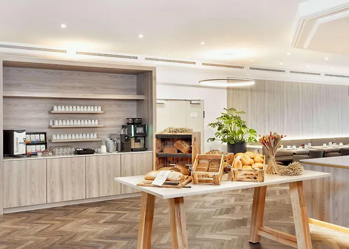 H+ Frankfurt Airport West Hotel 4*
