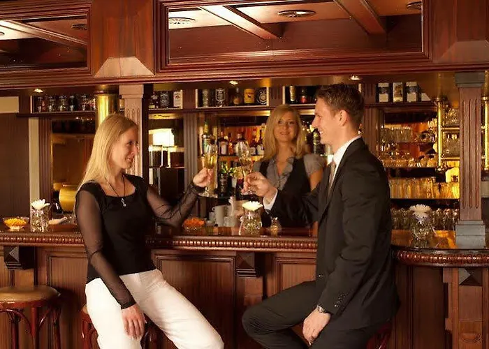 Hotel H+ Frankfurt Airport West 4*