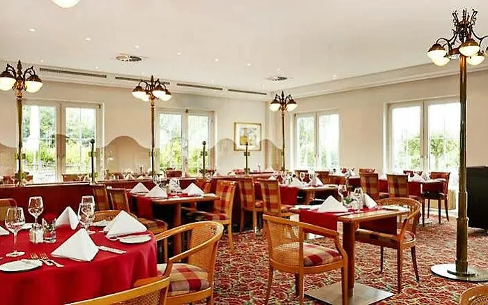 Hotel H+ Frankfurt Airport West 4*