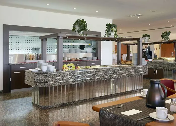 H+ Frankfurt Airport West Hotel 4*