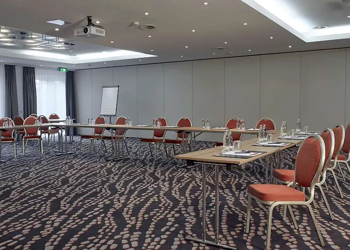 H+ Frankfurt Airport West Hotel 4*